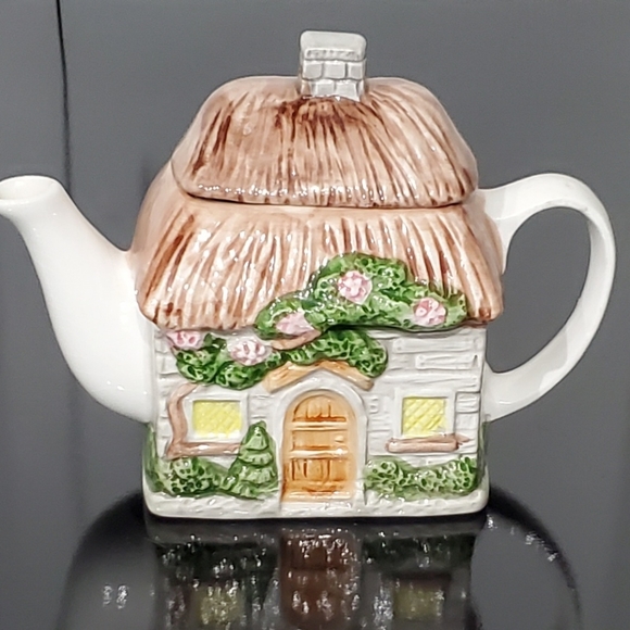 Country Cottage Teapot 🫖 by OCI Omnibus - Picture 7 of 16